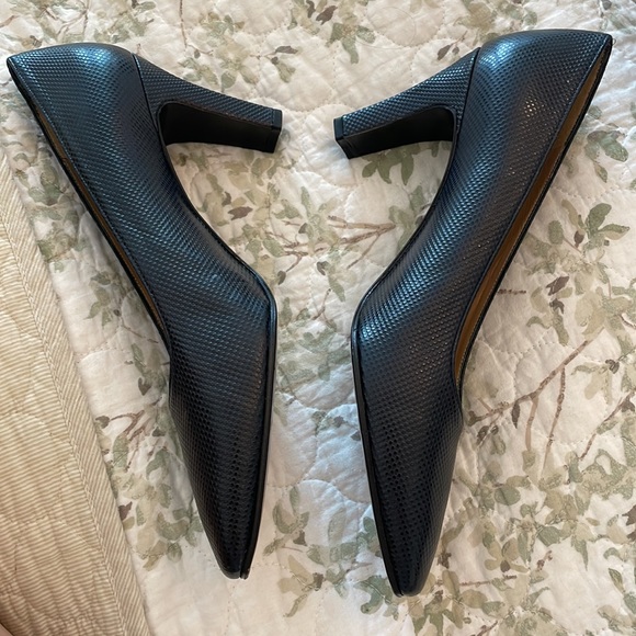 Stuart Weitzman Blue Leather Heels - Picture 4 of 8